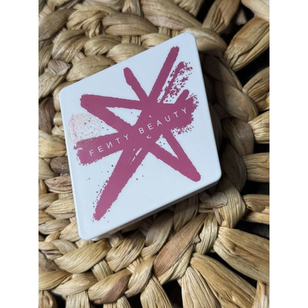 Fenty Beauty Cheeks Suede Powder Blush/Summertime Wine 04